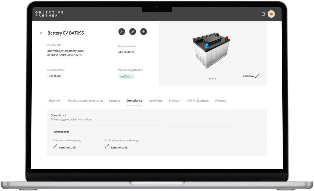 Laptopbildschirm zeigt eine digitale Verwaltungsschale für eine Batterie, einschließlich Informationen zur Seriennummer, Modellnummer, Compliance-Status und weiteren Spezifikationen, dargestellt in einer benutzerfreundlichen Oberfläche.